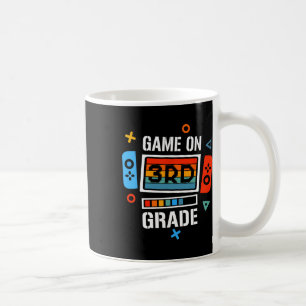 Tillbaka till skolspel på 3:e klass rolig spelare  kaffemugg