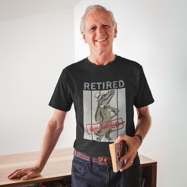 Tillbakadraget har inte upphört att gälla Lustigt  T Shirt (Retired Not Expired Funny Retirement Gift for Dad T-Shirt)