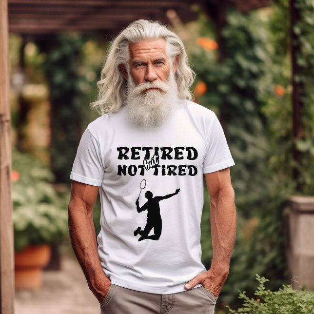 Tillbakadragna men inte trötta pension badminton-i t shirt (Skapare uppladdad)