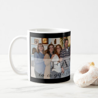 Tillfoga ditt familjfoto för att personifiera kaffemugg