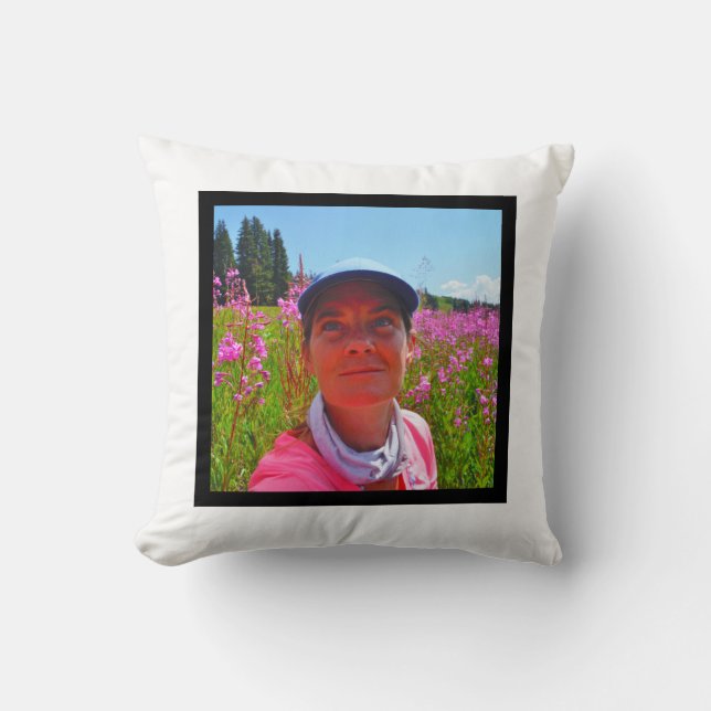 Tillfogar fast svartvitt för MONOGRAM Kudde (Framsida)