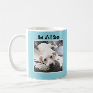 Tillfriskna snart söt vit valp hund foto blå kaffemugg