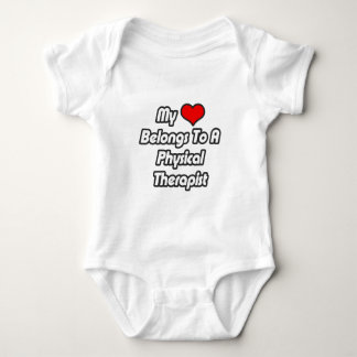 Tillhören på en fysioterapi t-shirt
