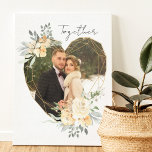 Tillsammans Bröllop Photo in Geometric Blommigt He Canvastryck<br><div class="desc">Anpassningsbar Photo Canvas visar ditt favoritfoto i ett geometriskt hjärtformade guld ram. Ram är dekorerat med vattenfärgade buketter av grädde och aprikoser. Den är skriven med ord "tillsammans" i avslappnaden elegant,  handskrivet skript på en neutralt,  mandelvit bakgrund,  som du kan redigera om du vill.</div>