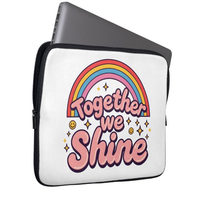 Tillsammans Lyser Vi – Regnbåge Retro Pride Citat Laptop Fodral (Framsidan Höger)