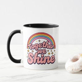 Tillsammans Lyser Vi – Regnbåge Retro Pride Citat Mugg