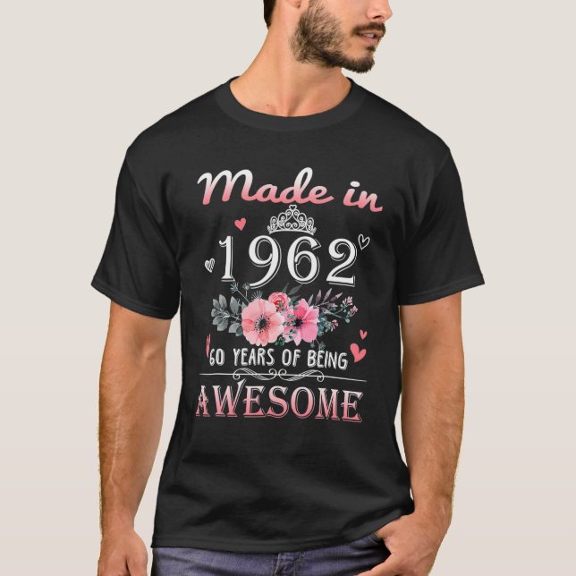 Tillverkad 1962 Blommigt 60 år gammal 60:e födelse T Shirt (Framsida)