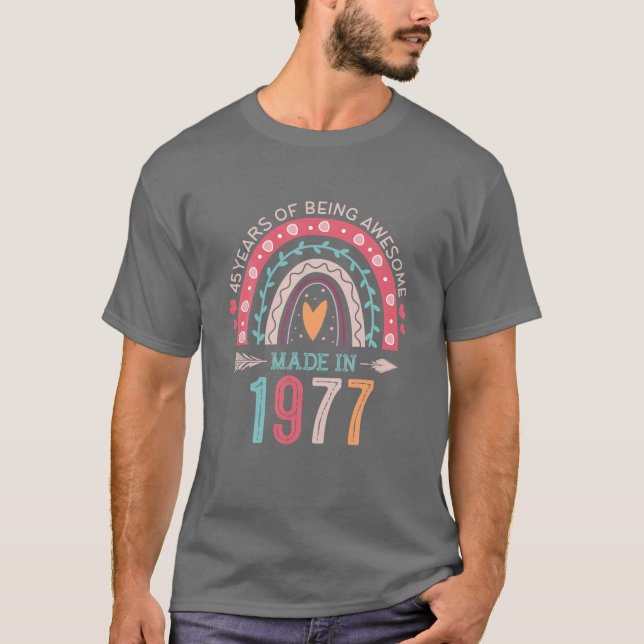 Tillverkad 1975 45 år gammal regnbåge 45 dagar lån t shirt (Framsida)