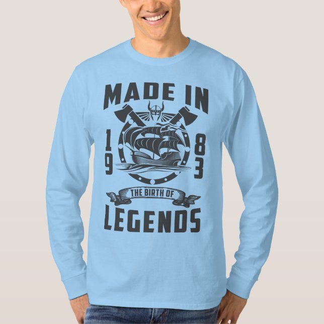 Tillverkad 1983 Födelsen Av Legender T Shirt (Framsida)