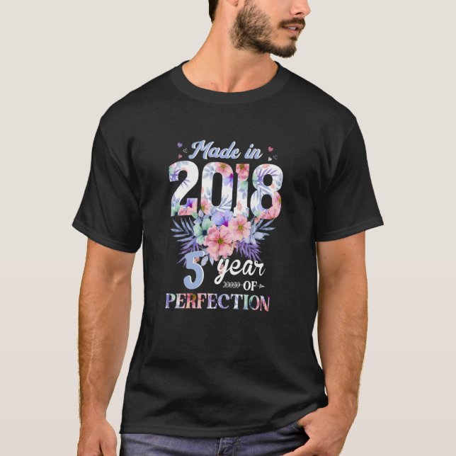 Tillverkad 2018 Blommigt 5 år gammal 5:e födelseda T Shirt (Framsida)