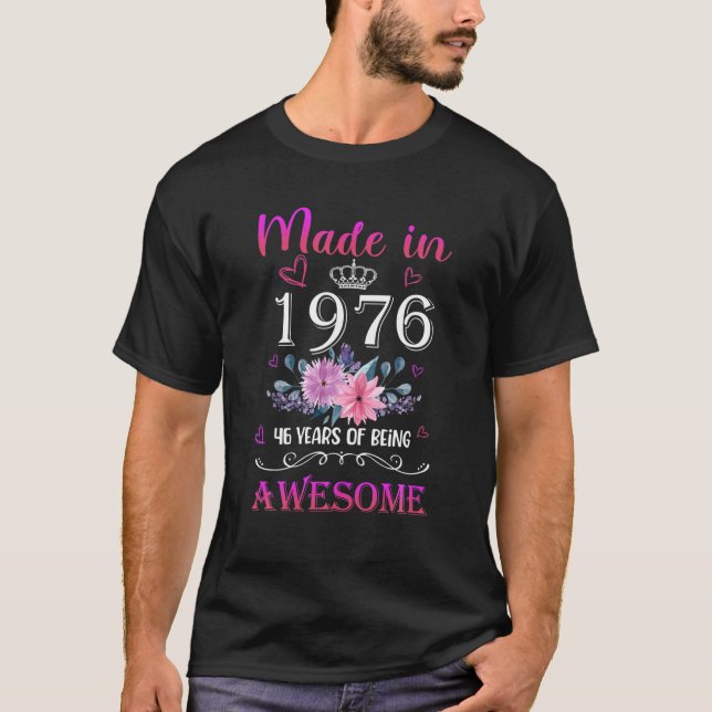 Tillverkad i 46 års Blommigt av gamla gåvor 1976,  T Shirt (Framsida)