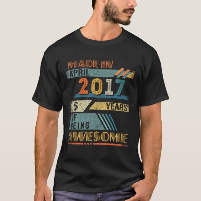 Tillverkad i april 2017 5 år gammal 5:e födelsedag t shirt (Framsida)