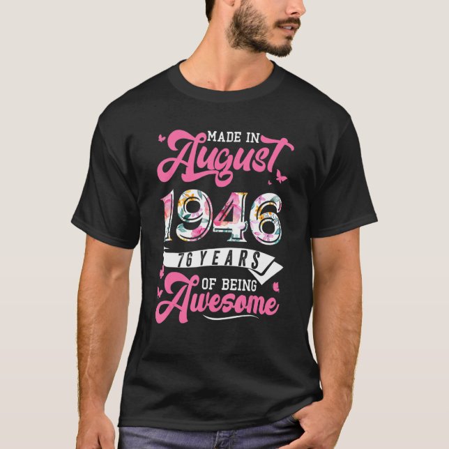 Tillverkad i augusti 1946 Blommigt 76 år gammal 76 T Shirt (Framsida)