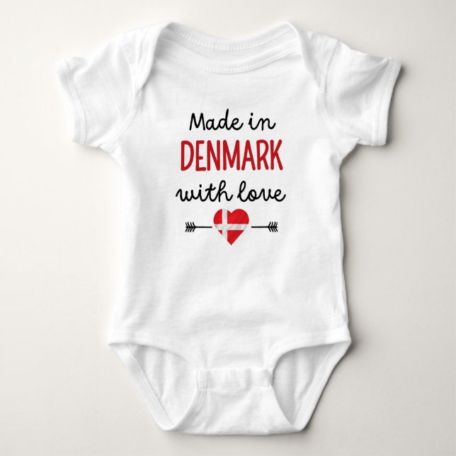 Tillverkad i Danmark med Kärlek Cute T Shirt (Framsida)
