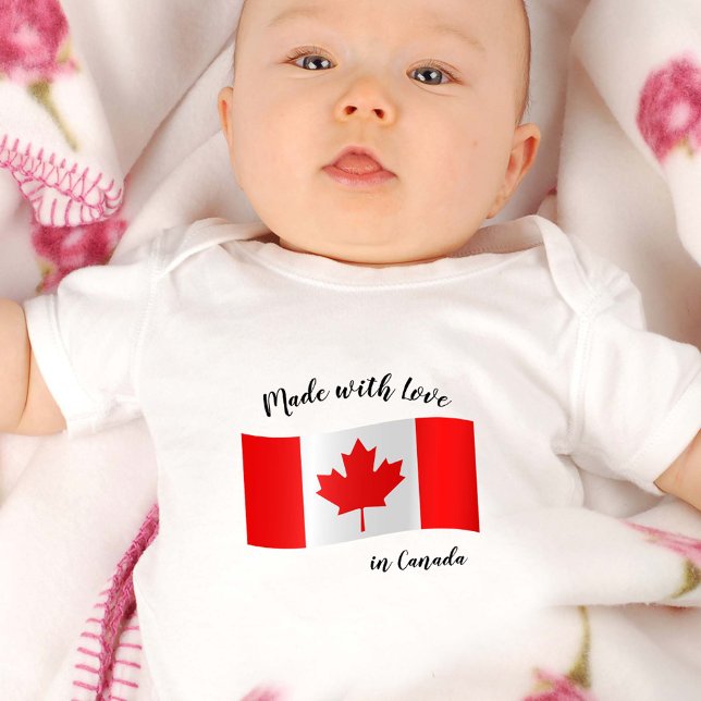 Tillverkad med Kärlek i Kanada/Kanada i flagga T Shirt (Skapare uppladdad)