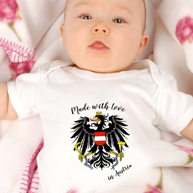Tillverkad med Kärlek i Österrike/Österrike flagga T Shirt (Skapare uppladdad)