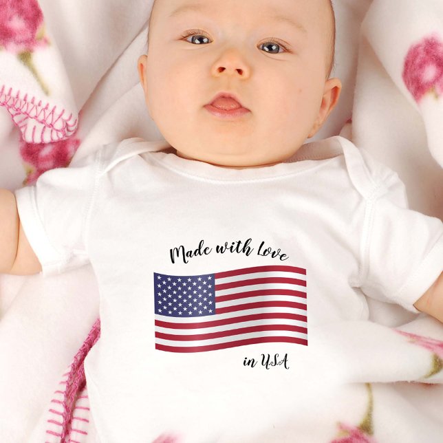 Tillverkad med Kärlek i USA/Amerikanska flagga T Shirt (Skapare uppladdad)
