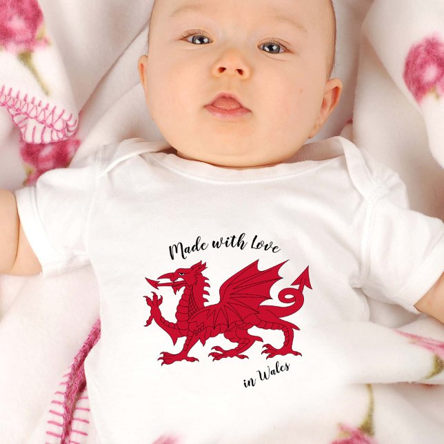Tillverkad med Kärlek i Wales/Welsh flagga T Shirt (Skapare uppladdad)