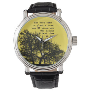 Time är nu.  Beställnings- citationsteckensmycke Armbandsur