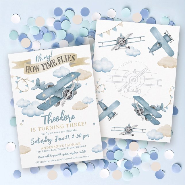 Time Flies Airplan Coola Blue Boy Födelsedagsfest Inbjudningar (Cute watercolor airplane aviation clouds sky theme Time Flies boy 3rd birthday party invitation)