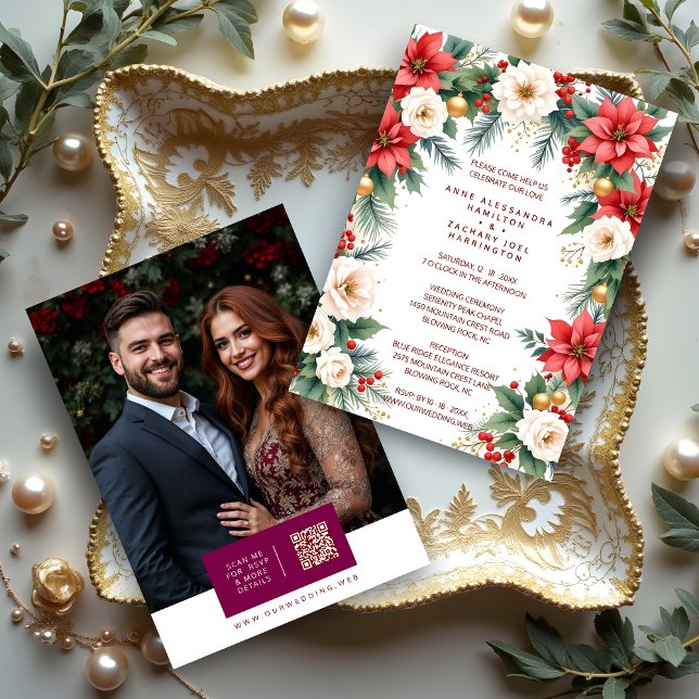 Timeless Elegant Christmas Wedding Wreath Photo Inbjudningar (Classic Timeless Elegant Christmas Wedding Wreath Invitation Cards with Back Photo and Modern QR.)