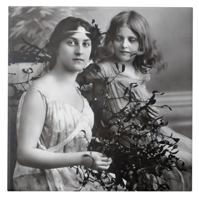 Timeless Portrait of Mother and Daughter  Kakelplatta (Framsidan)