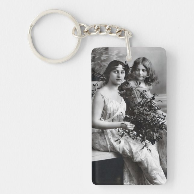 Timeless Portrait of Mother and Daughter  Nyckelring (Framsidan)