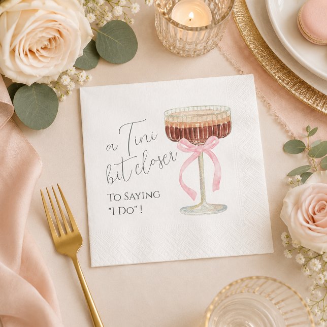 Tini Bit Closer Bröllopsfest  Pappersservett (Tini Bit Closer Bridal Shower Napkins)