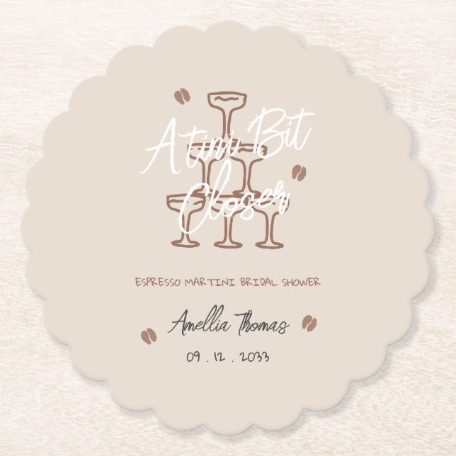 Tini Bit espresso martini Whimsical bröllopsdusch Underlägg Papper (Framsida)