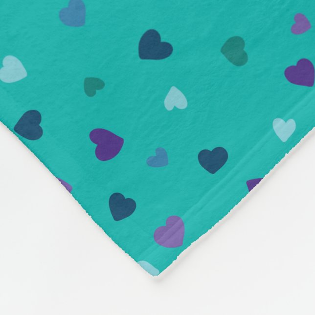 Tiny Hearts, Purple, Teal, Blue on Turquoise Fleecefilt (Hörn)