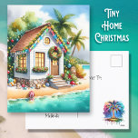 Tiny Home on Beach Festive-julen Helg Vykort<br><div class="desc">Personlig julkort. Ett litet,  vitt,  fint,  litet hus på en strand med söt fritid Juldekorationer som wreaths,  trädgårdsmark och ljus vid jul på handflatan träd. På baksidan av kortet kan du lägga till ett eget meddelande om helgdag av anpassningsbar.</div>