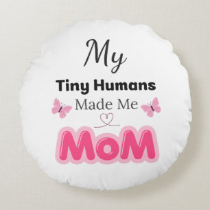 Tiny Humans Made Me Mom Modern Pink Design – Stylp Rund Kudde