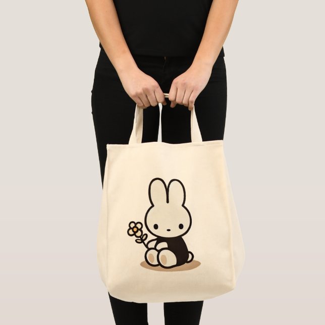 Tiny latte bunny with flower tygkasse (Framsida (produkt))