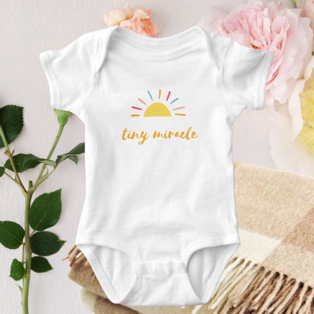 Tiny Miracle Sunshine gult T Shirt (Skapare uppladdad)