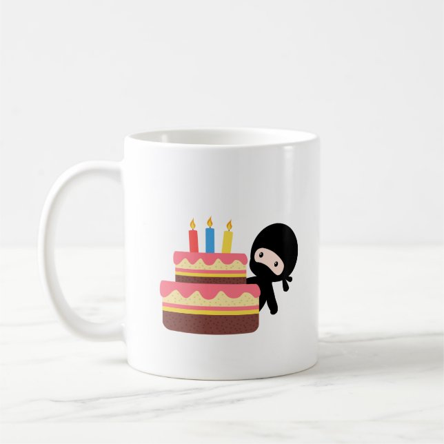 Tiny Ninja Behind Birthday Cake Kaffemugg (Vänster)