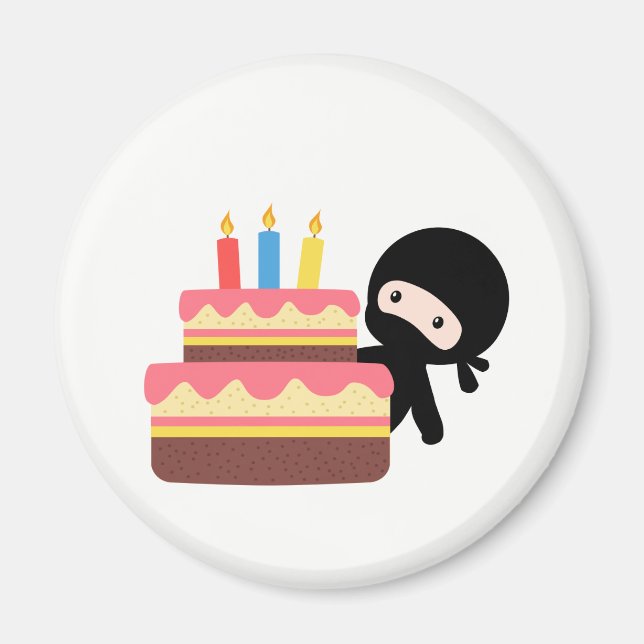 Tiny Ninja Behind Birthday Cake Magnet (Framsidan)
