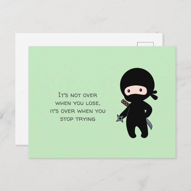 Tiny Ninja Holding Throwing Star on Grönt Quote Vykort (Fram/baksida)
