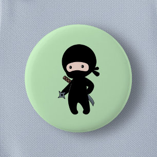 Tiny Ninja Holding Throwing Star på Grönt Knapp