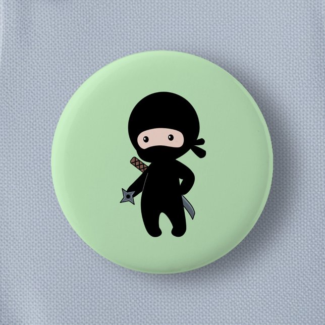 Tiny Ninja Holding Throwing Star på Grönt Knapp (Skapare uppladdad)
