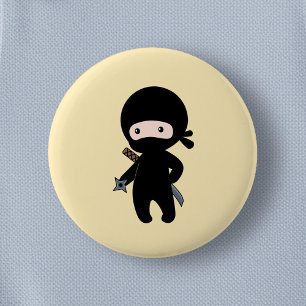 Tiny Ninja Holding Throwing Star på Gult Knapp