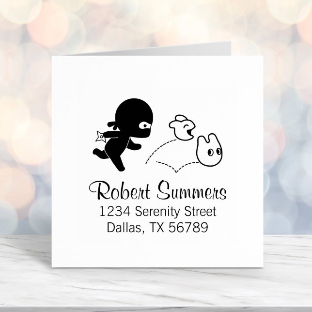 Tiny Ninja Hunting Dustbunnies Adress Självfärgande Stämpel (Skapare uppladdad)