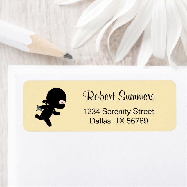 Tiny Ninja Running på Gult Returadress Etikett (Insitu)
