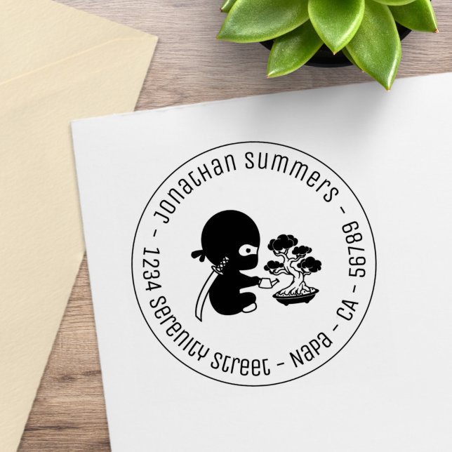 Tiny Ninja Watering Bonsai Tree Round Address Stämpel (Skapare uppladdad)