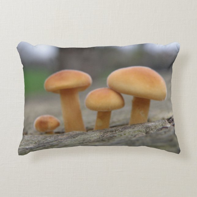 Tiny Toadstools Macro Pillow Prydnadskudde (Framsidan)