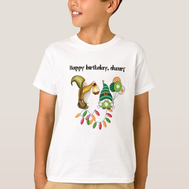 Tiny Tomtes Födelsedagsglädje i Magiska Färger T Shirt (Framsida)