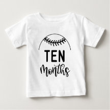 Tio månaders baseboll baby milstolpe -