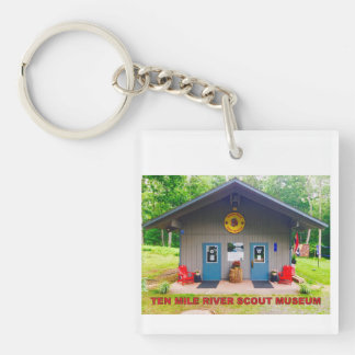 Tio Mile River Scout Museum Front Nyckelring