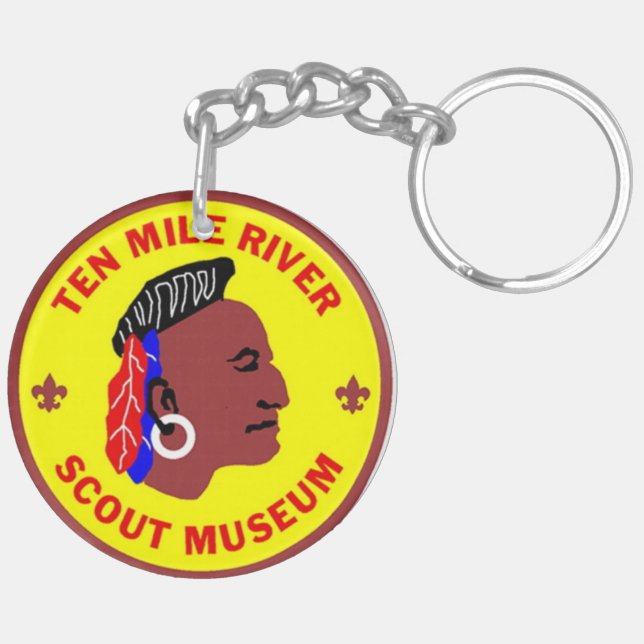 Tio Mile River Scout Museum Logotyp Acrylic Keycha (Vänster Baksida)