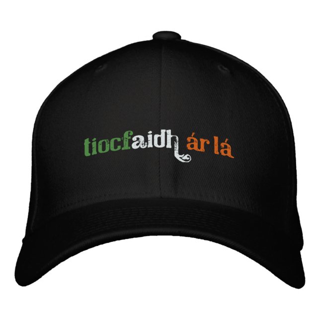 tiocfidh ár lá baseball hat broderad keps (Framsida)