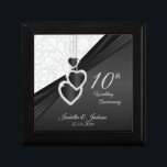 Tionde årsdagen av svartvit och vit Bröllop Smyckeskrin<br><div class="desc">Tionde Bröllop-årsdagen av Design Gift Box. ⭐ Denna produkt är 100 % Anpassade. Grafik och / eller text kan läggas till, tas bort, flyttat, storleksändras, ändras runt, roteras osv. 99 procent av mina konstruktioner i min butik är gjorda i lagrar. Det gör det enkelt för dig att ändra storlek på...</div>